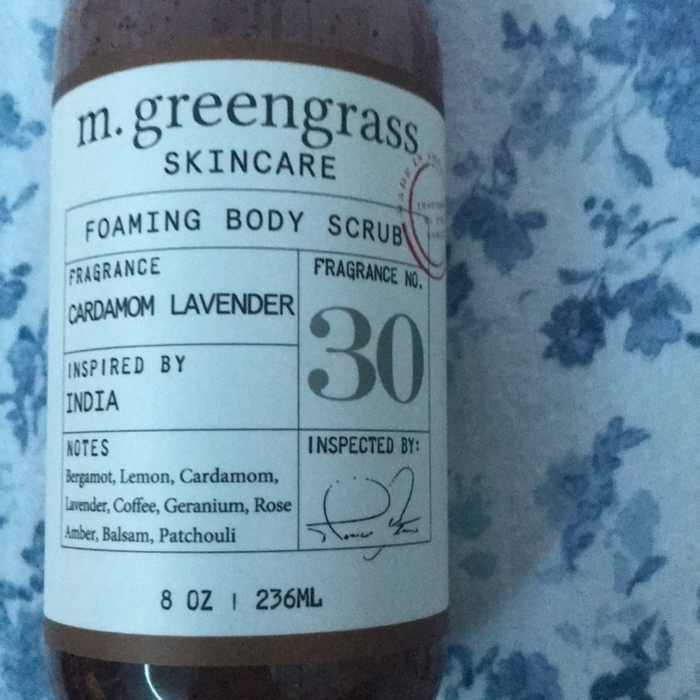 Foaming body scrub